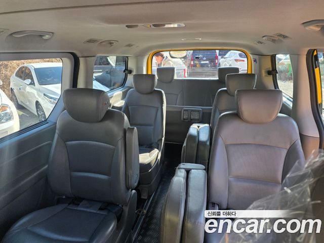 Hyundai Starex 2017 — photo 11