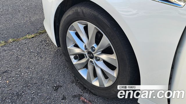 Kia K5 2016 — photo 18