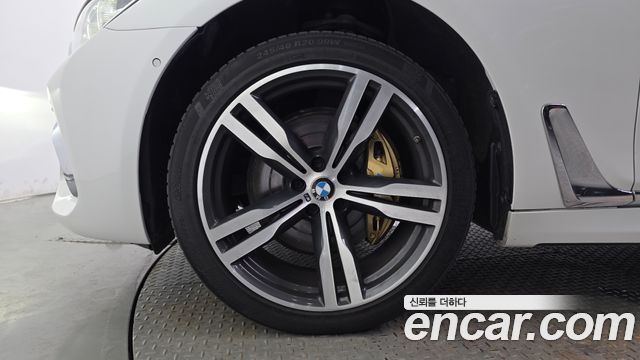BMW 7-Series 2018 — photo 5