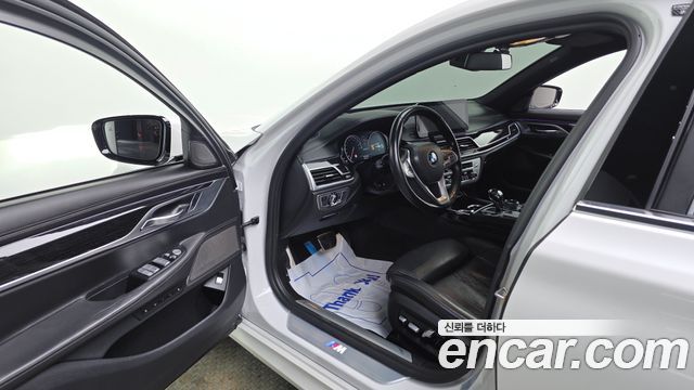 BMW 7-Series 2018 — photo 10