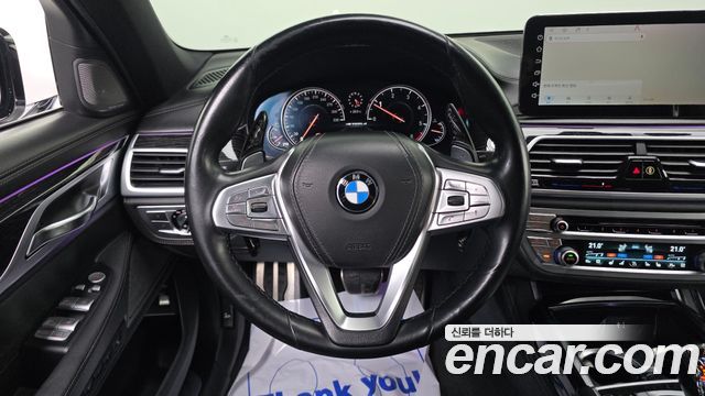 BMW 7-Series 2018 — photo 12