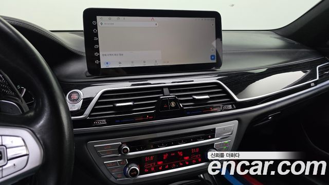 BMW 7-Series 2018 — photo 13
