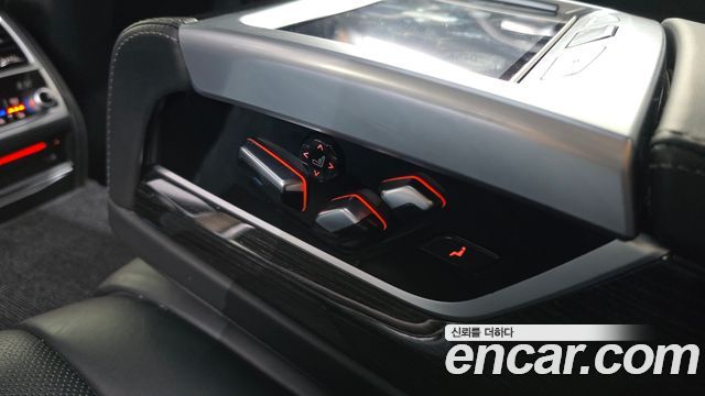 BMW 7-Series 2018 — photo 16