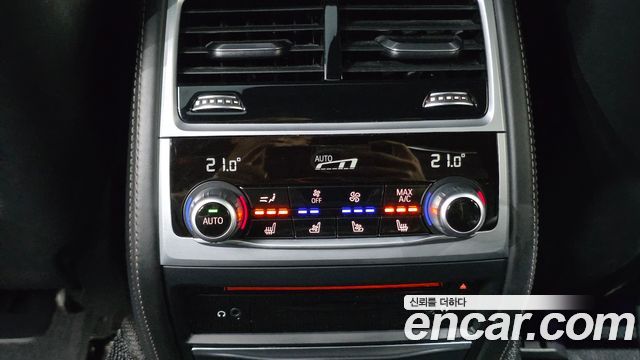 BMW 7-Series 2018 — photo 17