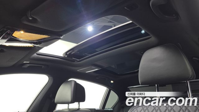 BMW 7-Series 2018 — photo 19