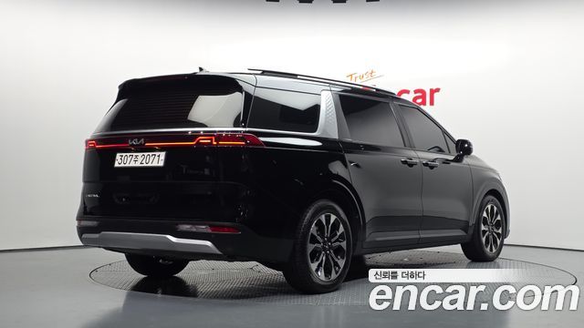 Kia Canival 2023 — photo 2