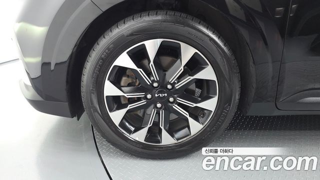 Kia Canival 2023 — photo 5