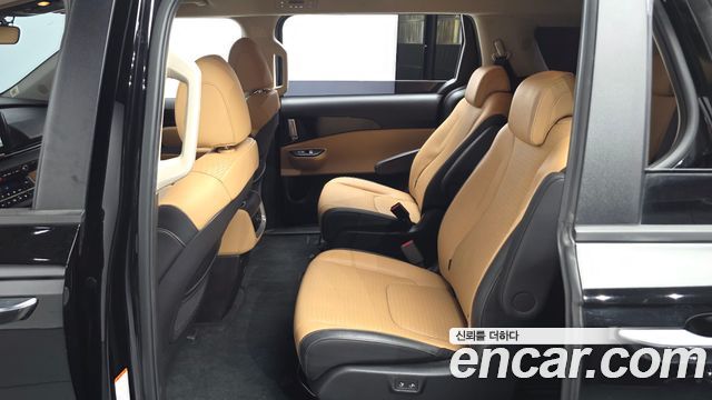 Kia Canival 2023 — photo 16