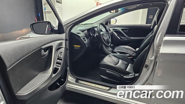 Hyundai AVANTE 2015 — photo 13