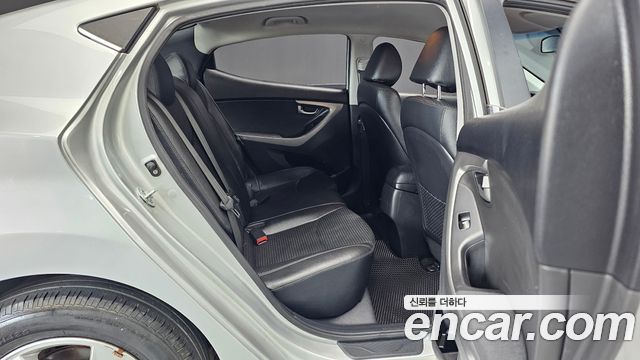 Hyundai AVANTE 2015 — photo 18