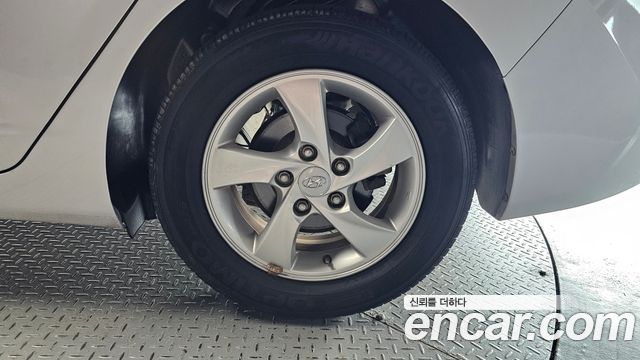 Hyundai AVANTE 2015 — photo 7