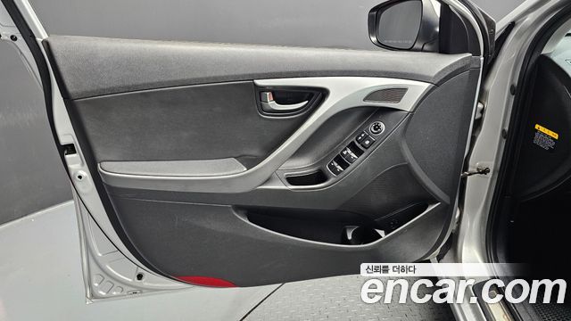Hyundai AVANTE 2015 — photo 14