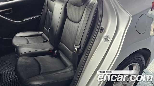 Hyundai AVANTE 2015 — photo 28