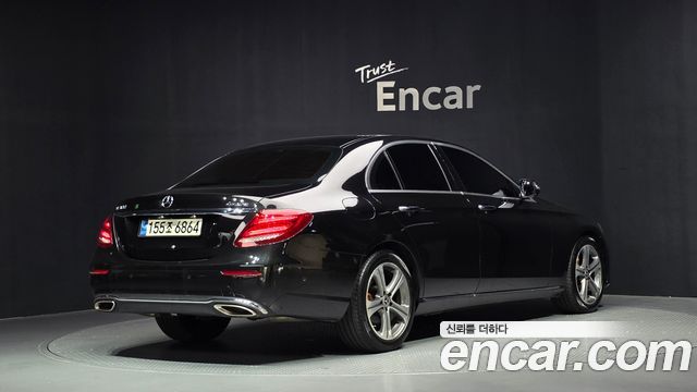 Mercedes-Benz E-Class 2017 — photo 2