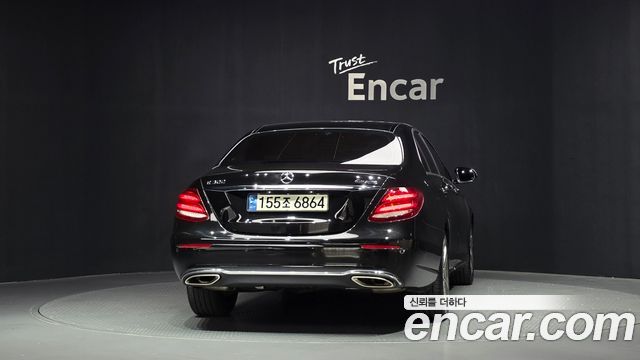 Mercedes-Benz E-Class 2017 — photo 4
