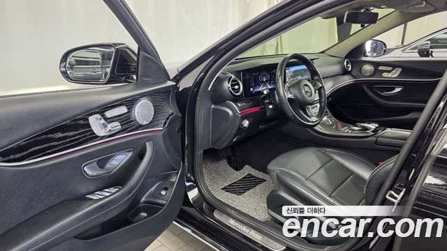 Mercedes-Benz E-Class 2017 — photo 10