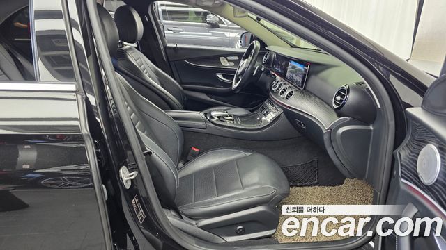 Mercedes-Benz E-Class 2017 — photo 11