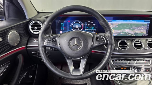 Mercedes-Benz E-Class 2017 — photo 13