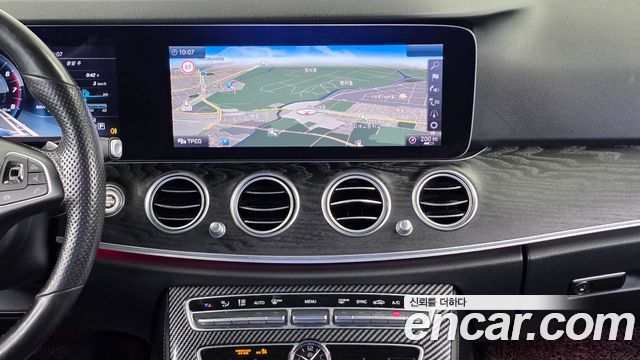 Mercedes-Benz E-Class 2017 — photo 14
