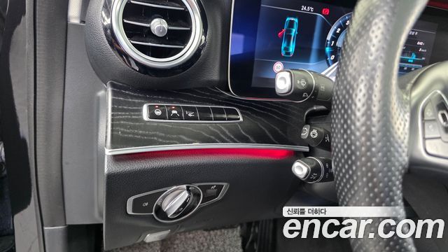 Mercedes-Benz E-Class 2017 — photo 16