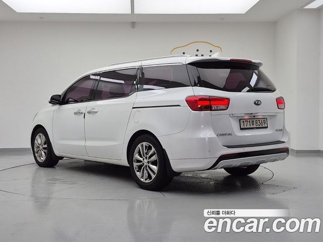 Kia Canival 2018 — photo 3
