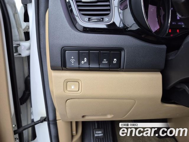 Kia Canival 2018 — photo 17
