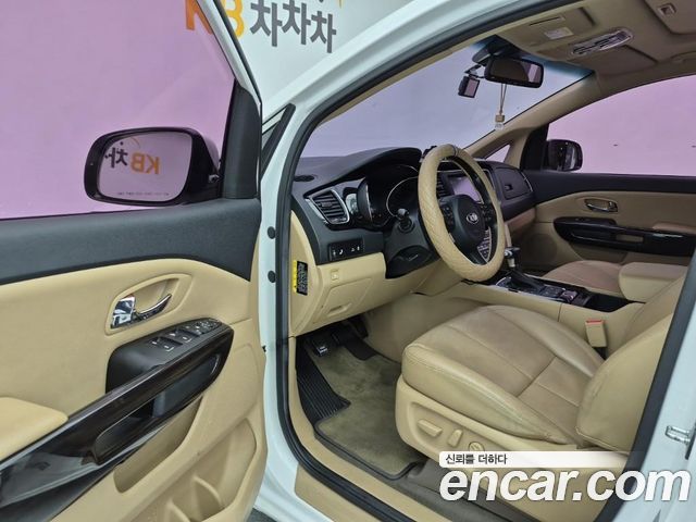 Kia Canival 2018 — photo 18