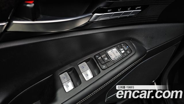 Genesis G90 2019 — photo 22