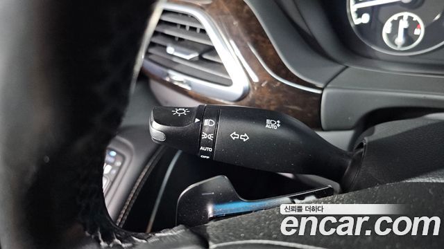 Genesis G90 2019 — photo 26