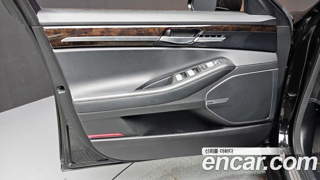 Genesis G90 2019 — photo 14