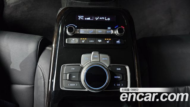 Genesis G90 2019 — photo 37