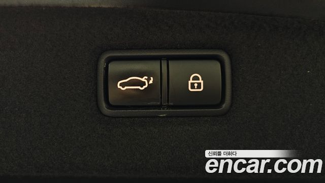 Genesis G90 2019 — photo 38