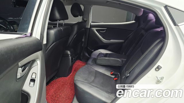 Hyundai AVANTE 2016 — photo 11