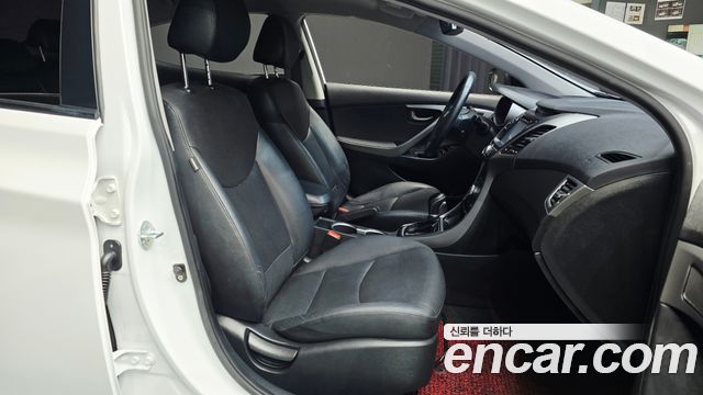 Hyundai AVANTE 2016 — photo 12