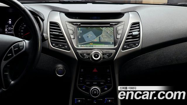 Hyundai AVANTE 2016 — photo 14