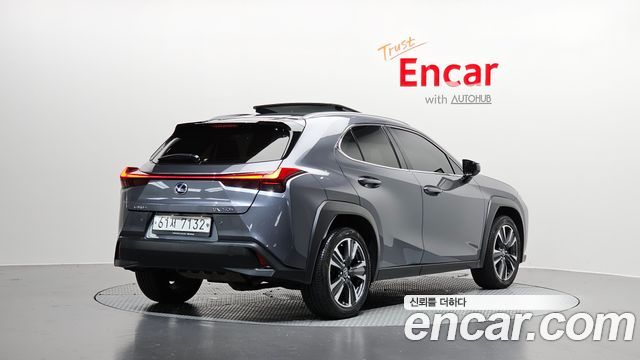 Lexus UX 2019 — photo 2