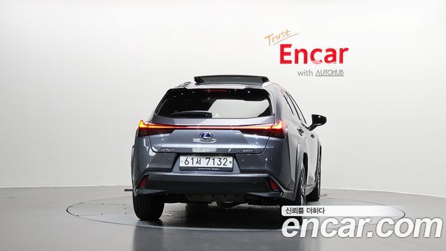 Lexus UX 2019 — photo 4