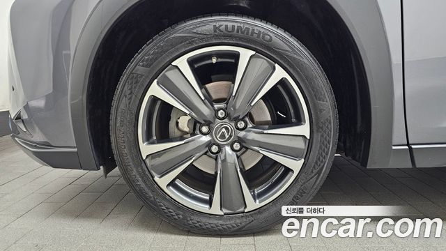 Lexus UX 2019 — photo 5