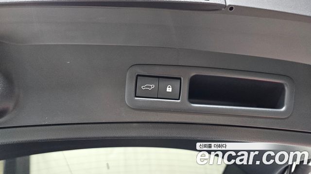 Lexus UX 2019 — photo 21