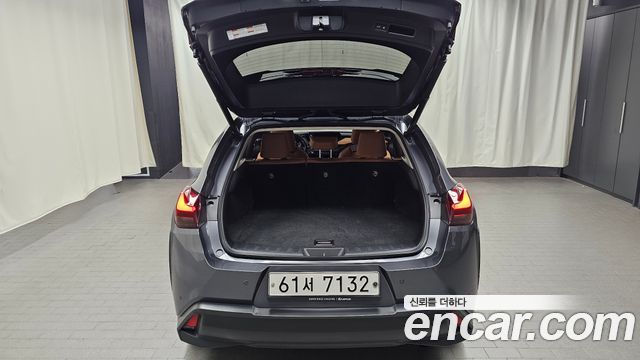 Lexus UX 2019 — photo 22