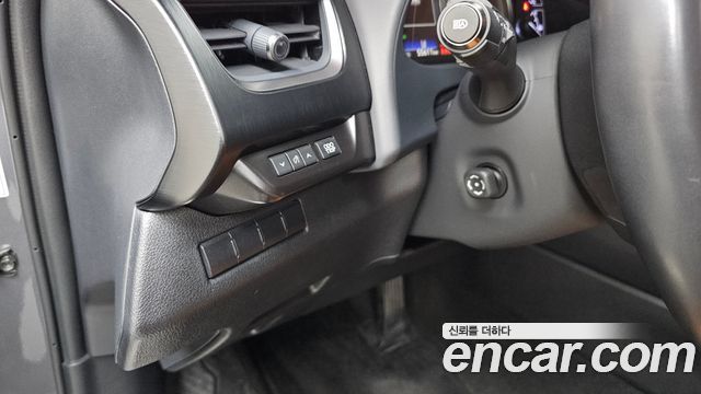 Lexus UX 2019 — photo 25