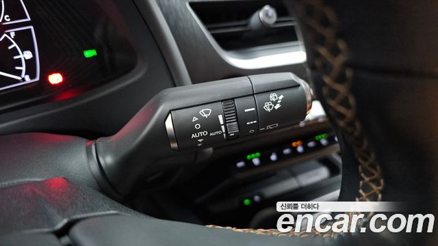 Lexus UX 2019 — photo 26