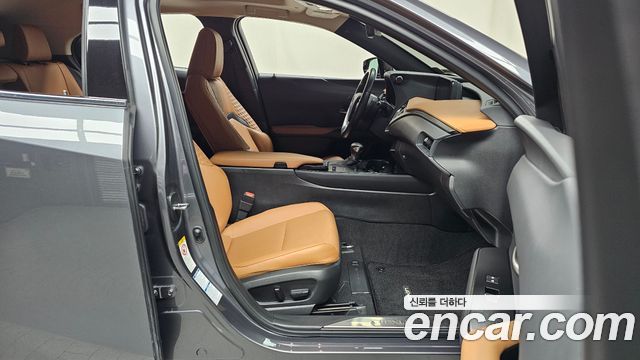 Lexus UX 2019 — photo 16