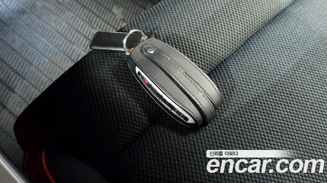 Genesis GV70 2025 — photo 18