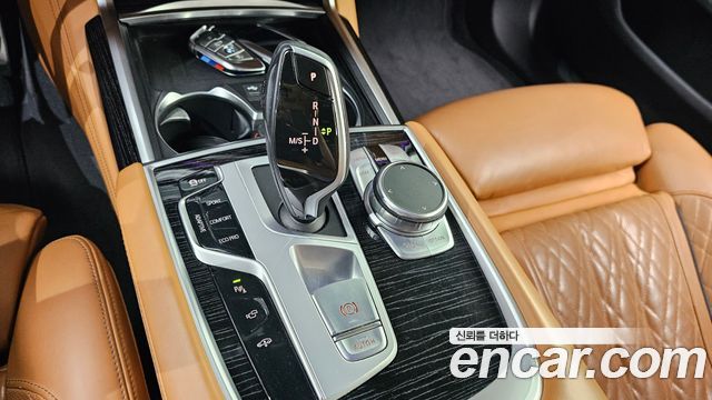 BMW 7-Series 2021 — photo 12