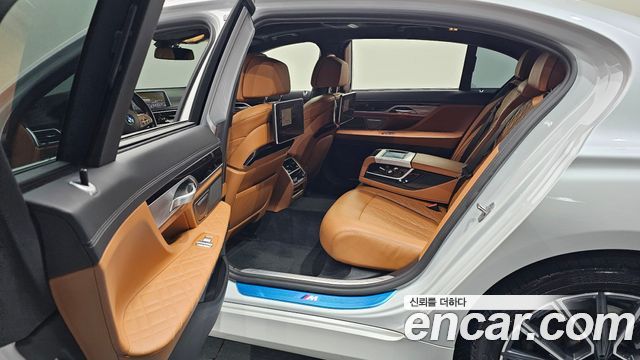 BMW 7-Series 2021 — photo 17