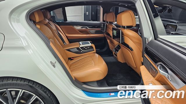 BMW 7-Series 2021 — photo 18