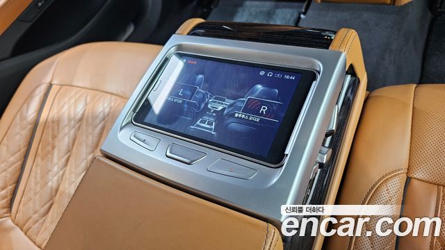 BMW 7-Series 2021 — photo 22