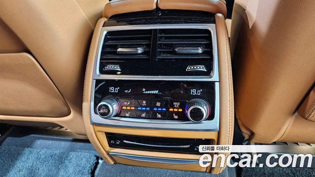 BMW 7-Series 2021 — photo 24