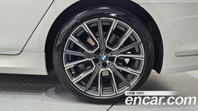 BMW 7-Series 2021 — photo 7